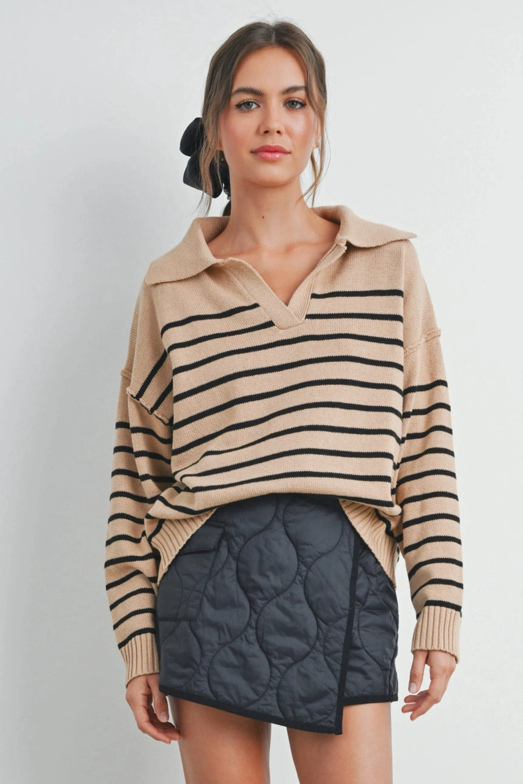 MONROE V-NECK STRIPED SWEATER - TAUPE/BLACK