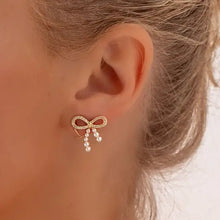 EXTRAVAGANT BOW EARRING