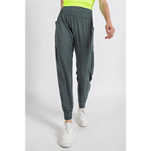 SOLID JOGGER WITH SIDE POCKETS