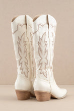 The Ainsley Embroidered Cowboy Western Boot - White