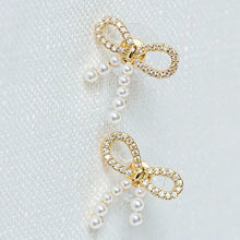 EXTRAVAGANT BOW EARRING