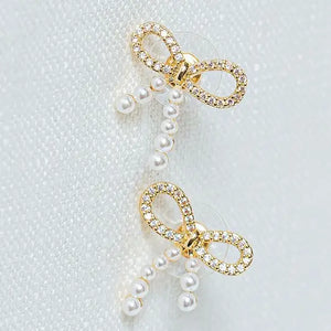 EXTRAVAGANT BOW EARRING