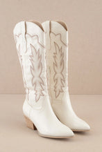 The Ainsley Embroidered Cowboy Western Boot - White